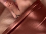 Jeune femme se masturbe et à la chatte mouillée 7/16