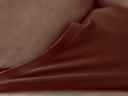 Jeune femme se masturbe et à la chatte mouillée 8/16