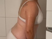 Selbstbefriedigung in der Dusche multiple Orgasm ich komme zwei mal mit meinem Satisfyer 6/16