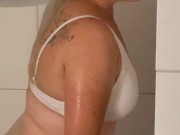 Selbstbefriedigung in der Dusche multiple Orgasm ich komme zwei mal mit meinem Satisfyer 8/16