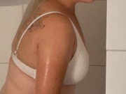 Selbstbefriedigung in der Dusche multiple Orgasm ich komme zwei mal mit meinem Satisfyer 9/16