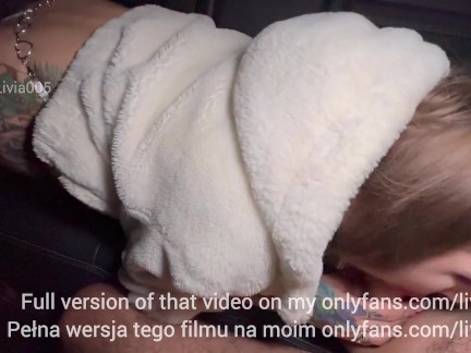 Dziwka na parkingu dla TIRów zerżnięta publicznie i zalana spermą w usta