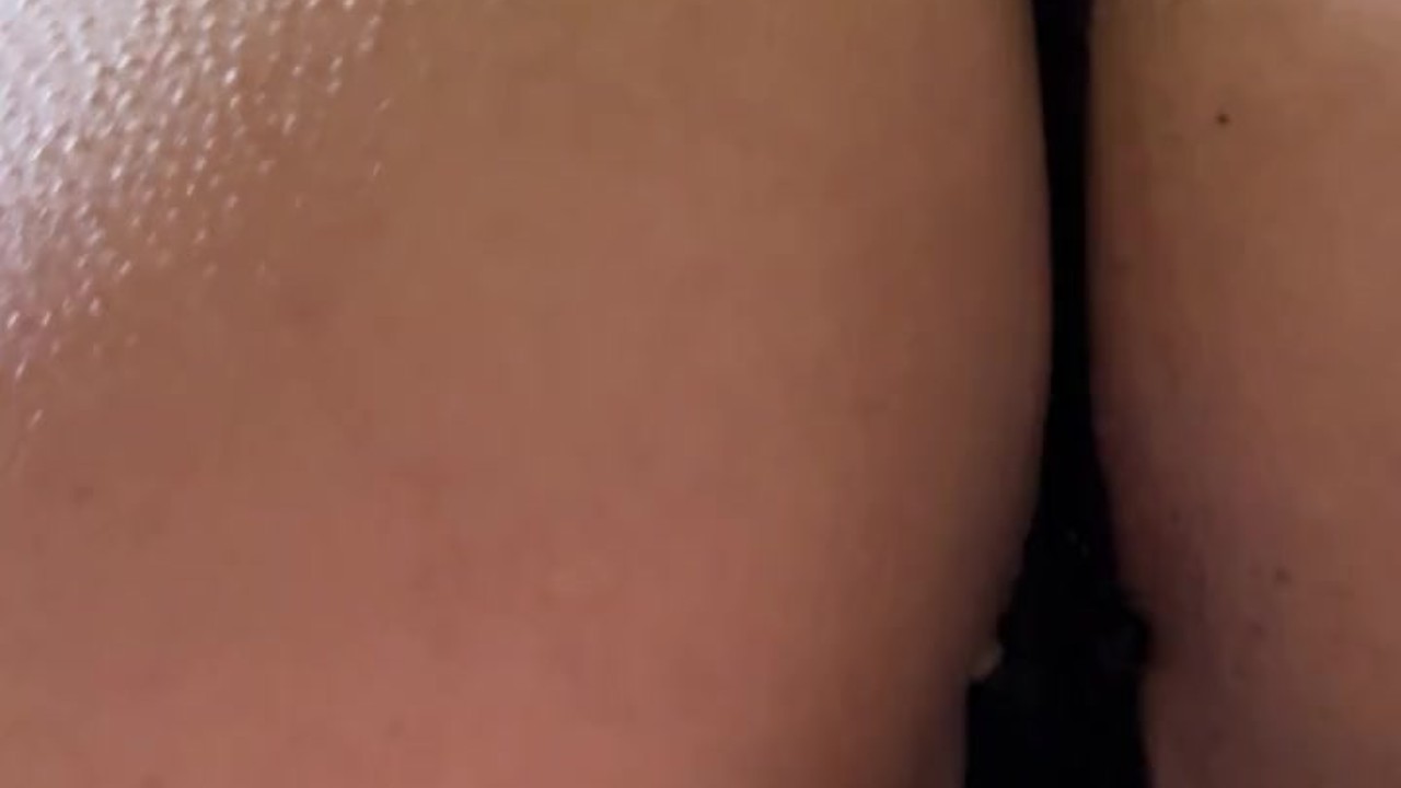 DOVEVA ESSERE SOLO UN POMPINO!!! MI SCOPA LA FICA GONFIA GUARDANDOMI I PIEDI  E SI SVUOTA!!! - Big Ass