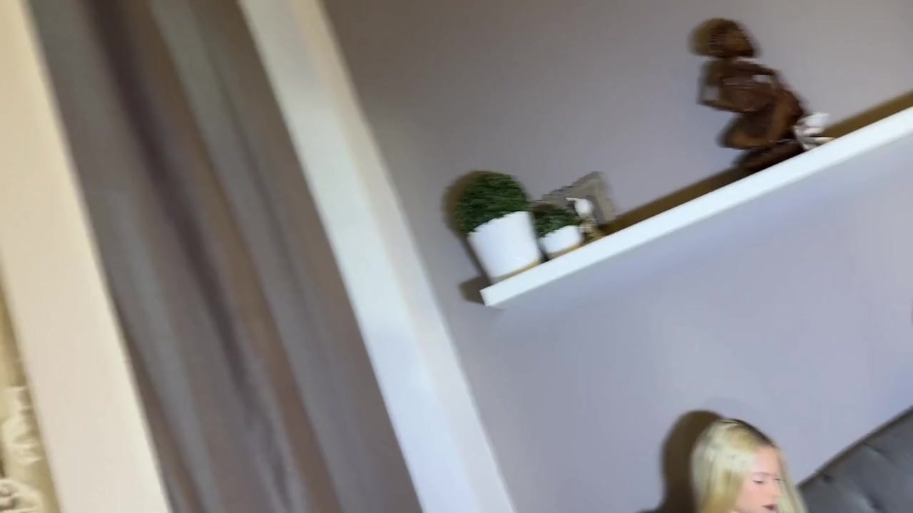 Two Stranger Girls comes for a Fashion Photo Shoot turns into a Fake Porn Handjob Scene in a 3Some - 無料セックスビデオ - RedTube