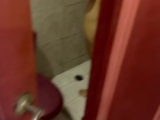 Mi hermanastra timida esta insegura de su sexualidad y me ruega que la folle duro en la cocina. 2/16