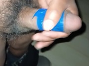 02.	Potente masturbación sexual rápida de un joven fuerte – tiene pene grande 1/16