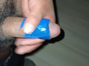 02.	Potente masturbación sexual rápida de un joven fuerte – tiene pene grande 7/16