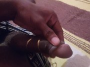 Casi me vengo en la cama ando muy atrevido con mi verga grande 8/16