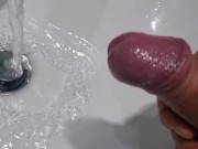 AMATORIALE | ITALIANO - IL NUOVO COINQUILINO MI LASCIA GUARDARE MENTRE SI LAVA IL SUO GROSSO CAZZO 10/16