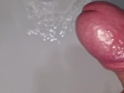 AMATORIALE | ITALIANO - IL NUOVO COINQUILINO MI LASCIA GUARDARE MENTRE SI LAVA IL SUO GROSSO CAZZO 13/16