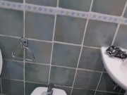 AMATORIALE | ITALIANO - IL NUOVO COINQUILINO MI LASCIA GUARDARE MENTRE SI LAVA IL SUO GROSSO CAZZO 6/16