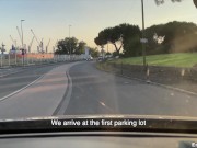 Avec ma copine Mia, on donne rendez-vous à trois hommes pour se faire baiser dans la voiture 3/16