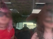 Avec ma copine Mia, on donne rendez-vous à trois hommes pour se faire baiser dans la voiture 7/16