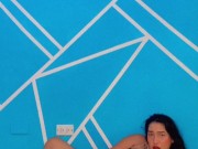 Zorrita atrevida en lenceria chupa dildo y tiene un delicioso orgasmo 12/16