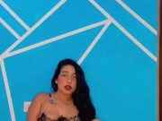 Zorrita atrevida en lenceria chupa dildo y tiene un delicioso orgasmo 2/16