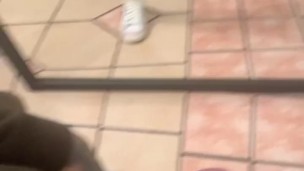 Me la ponen bien dura en el gym!