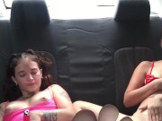 Lesbianas masturbandosen en uber camino al trabajo 15/16