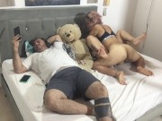 Me folo a mi mejor amiga junto a mi sugar daddy. 13/16