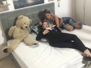 Mi madrastra me enseña a tener sexo lesbico. 3/16