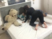 Mi madrastra me enseña a tener sexo lesbico. 4/16