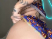 Já viu essa gemendo enquanto brinca com a ppk? delicia de buceta! 4/16