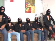 Chicos pasan casting ante maduras extranjeras cachondas 2/16