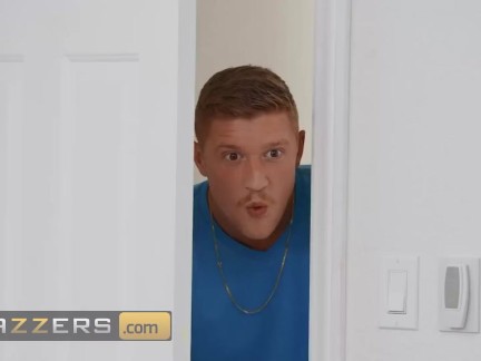 BRAZZERS - Lucky Oliver Mistakenly Fucks Both Curvy Lookalikes Siri Dahl And Abigaiil Morris