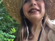 Petite française au seins tatoués balade les chiens à la campagne les seins nus 8/16