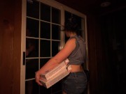 Domin-Hoe Delivery: Quickie Facial between Customers - Vanessa Cliff 1/16