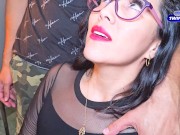 Psicóloga caliente es seducida por su joven paciente y recibe la leche en sus tetas 3/16