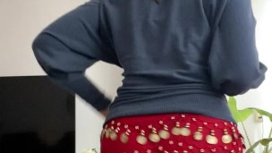 Black Latina Woman Shakes Ass on Music