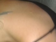 همسایه جذاب مرا در حال خودارضایی در اتاق پشت بام پیدا کرد و وارد شد و شروع به مکیدن دیکم کرد💦 4/16