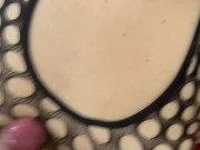 El marido de vecina se va a trabajar y le doy una garganta profunda me chupa la polla termina squirt 7/16