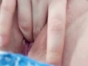 con los dedos y algo mas bien adentro 7/16