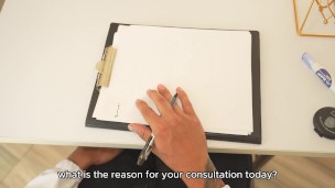 Doctor pervertido usa su polla grande como tratamiento para sexy joven 19 latina - Brittany T (POV)