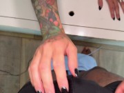 Chica tatuada le encantan las pollas grandes como la de Jesús Reyes 5/16