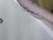 Dorwałam się do jego kutasa w łazience aż się krztusiłam 12/16