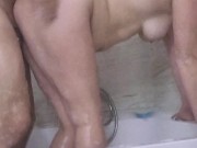 Dorwałam się do jego kutasa w łazience aż się krztusiłam 6/16