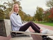 Ersties - Mit Sprühsahne macht die zierliche Nattie ihren Riesen-Dildo feucht für einen heißen Ritt 4/16