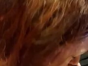 Madame sait comment occuper monsieur pendant les réunions