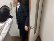 彼氏のチンポが待ちきれない清楚な彼女は仕事帰りの彼氏のチンポを即尺する。最後はもちろん中出し 1/16