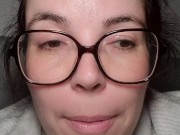 Chica se toca hasta correrse 7/16