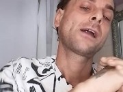 Faccio la barba e vi parlo di pompe e donne 1/16