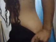 فتاة عربية مصرية تجلخ لحبيبها المسافر تجليخ رائع و رقص مدهش 4/16