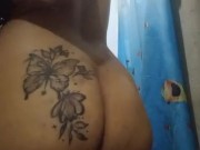 فتاة عربية مصرية تجلخ لحبيبها المسافر تجليخ رائع و رقص مدهش