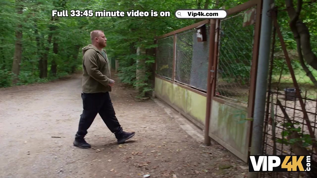 VIP4K. Sneaky Dad fucked a girl right in his vegetable garden - Vidéo de sexe gratuite - RedTube