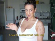 Massaggiatore porco si SCOPA questa TROIA fino a farla SQUIRTARE FORTE 3/16