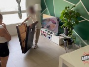 Massaggiatore porco si SCOPA questa TROIA fino a farla SQUIRTARE FORTE 5/16