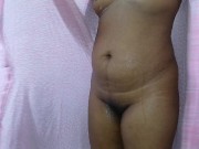 ගමේ නන්ගිය ඇවිත් සැපක් ගන්නව හුත්ත ලෙලි යන්න-Village girl solo fun in the bathroom 14/16