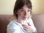 Beautiful brunette shows her beautiful tits 1/16